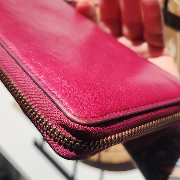 Fossil Leather Long Zippy Wallet in Cranberry Color - EUC - Picture 7 of 12